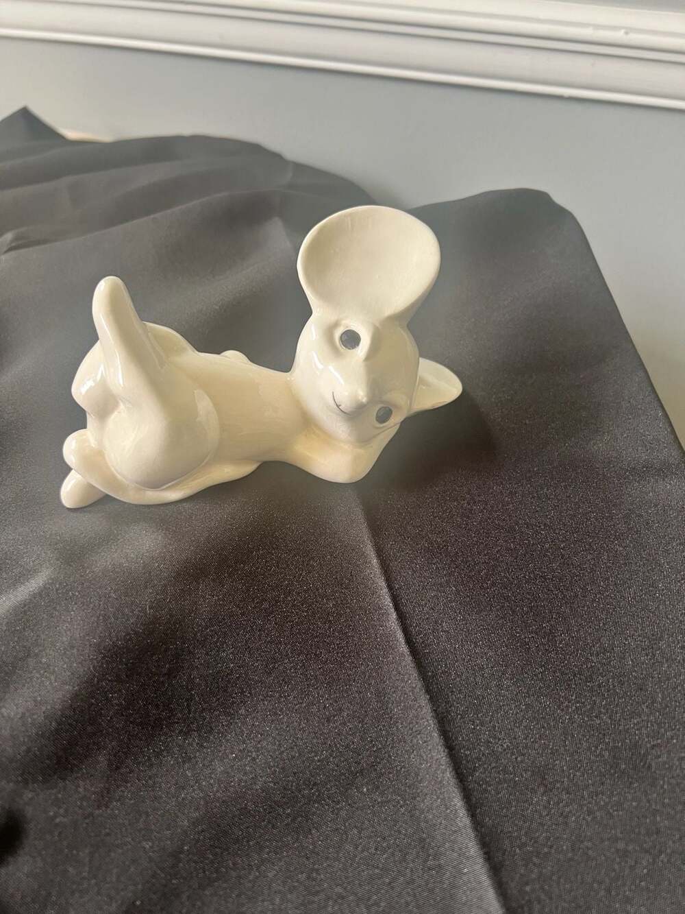 Vintage Ceramic Mouse Figurine White Glazed Wall Pocket
